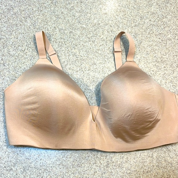 Skim body lightly lined bra 44D wore once ordered wrong size super soft comfy - Picture 1 of 3